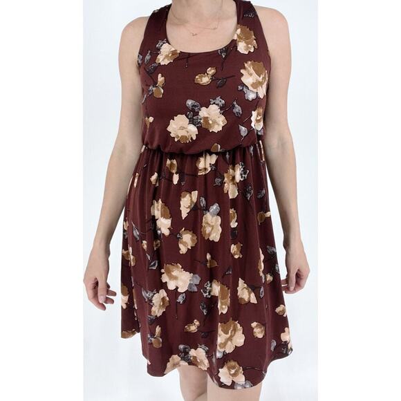 Kaileigh Floral Cross Back Maroon Blouson Dress Size Small - Picture 2 of 4
